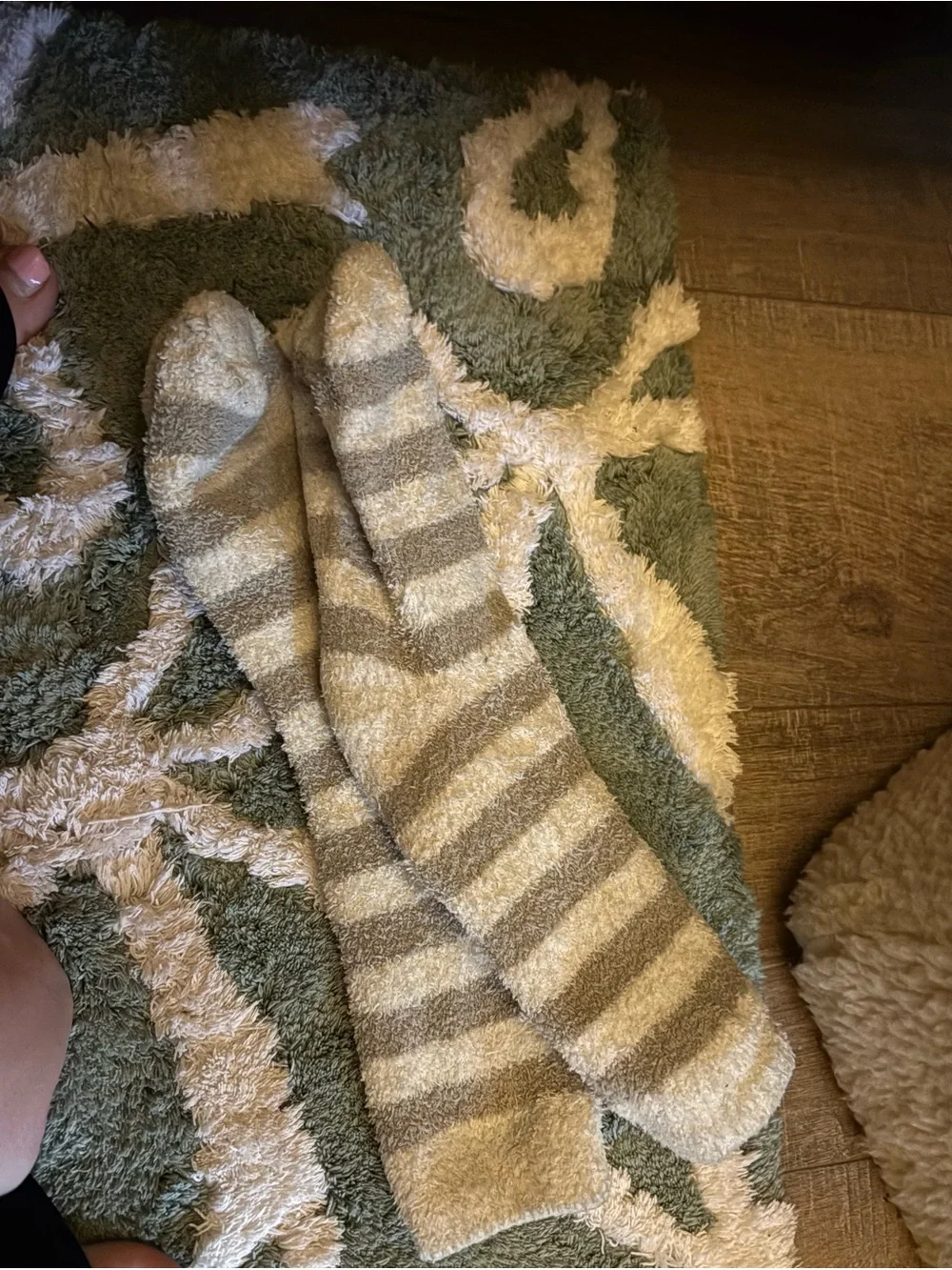 Cozy Striped Fuzzy Knee-High Socks - Cream & Light Gray